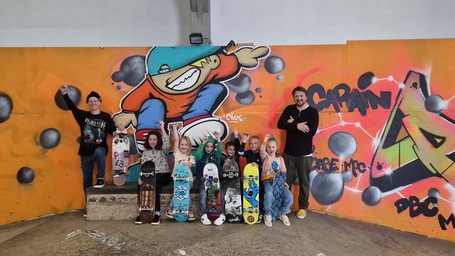 Bereits beim ersten Workshop kamen viele interessierte Kinder. | Foto: Commonskatecrew