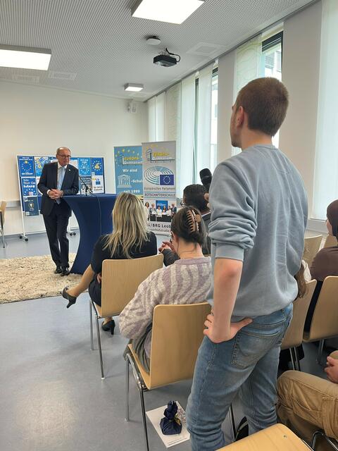 Im Anschluss an Othmar Karas' Keynote nutzten die Jugendlichen die Gelegenheit, um wichtige Fragen rund um die Europäische Union stellen zu können. | Foto: Graßegger