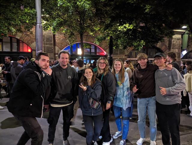 Bereits zum 14. Mal feierte man bei der "Gürtel Connection" die Vielfalt der Gürtellokale. | Foto: Fabian Franz/RMW