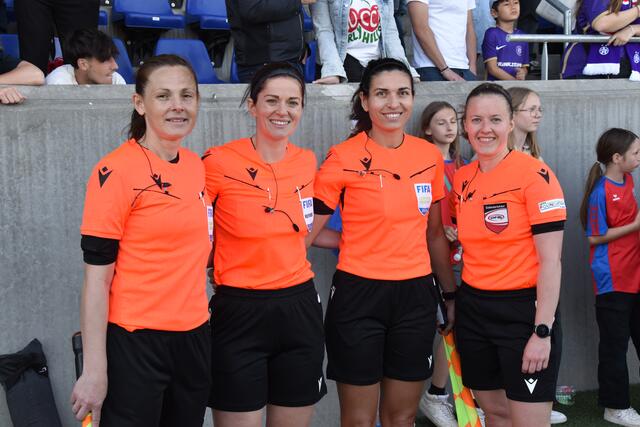 Das Schiedsrichterinnenteam: Biljana Iskin, Kathrin Huber, Amina Gutschi und Schiedsrichterin Maria Ennsgraber | Foto: Michael Strini