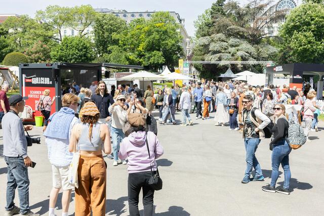 Über 100 Stände locken die Besucherinnen und Besucher an. Das Festival sei etwas für die ganze Familie, betont man bei AMA. | Foto: René Brunhölzl/RMW