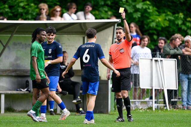 Stadtderby und nur eine Gelbe Karte von Schiedsrichter Olcay Bingöl für Nahuel Schadler. | Foto: Daniel Schönherr