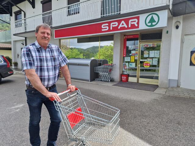 Wegen Pensionierung droht Schließung. "Wir haben auch viele Junge, die gezielt bei uns einkaufen, um uns zu erhalten", Sparmarkt-St-Margareten-Betreiber Hannes Ogris. | Foto: Dieter Arbeiter