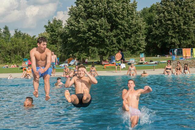 Ab dem 18. Mai kann man sich in Eggenburg ins kühle Nass schwingen! | Foto: Tourismus-Information Eggenburg