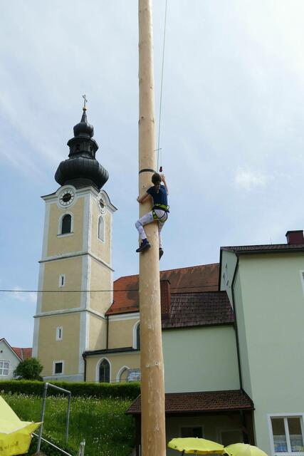 Das Maibaumkraxeln ist in Prambachkirchen mittlerweile Tradition. Heuer probierten sich 42 Kinder darin. | Foto: Bergkameraden Prambachkirchen