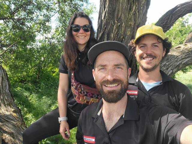 Das Team „Möwen statt Löwen“ – Katharina Schabl, Leander Khil und Martin Suanjak – schaffte es in diesem Jahr beim BirdRace 2024 mit 158 Arten den eigenen Österreichrekord zu knacken. | Foto: Leander Khil / St. Martins Therme &amp; Lodge