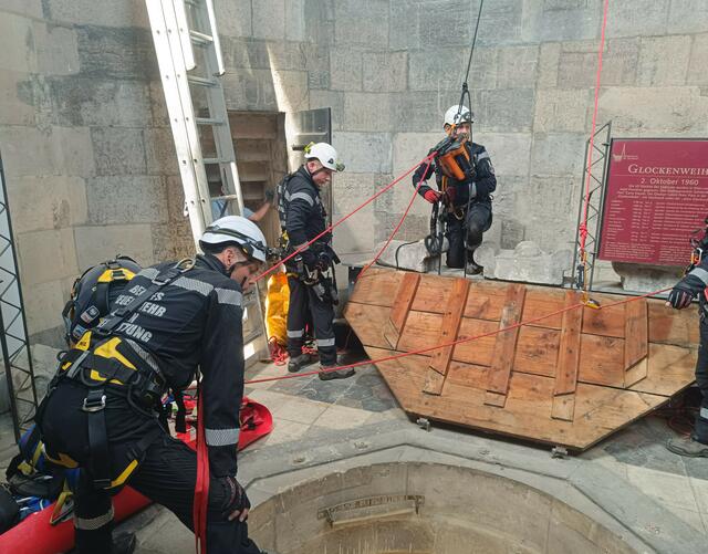 In 70 Metern Höhe kollabierte ein Tourist im Stephansdom, die Berufsfeuerwehr und -rettung musste ausrücken. | Foto: Berufsfeuerwehr Wien
