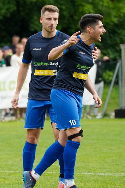 Spielertrainer Stefan Milenkovic erzielt den Ehrentreffer für die Generali Union Innsbruck. | Foto: Fabie Hell