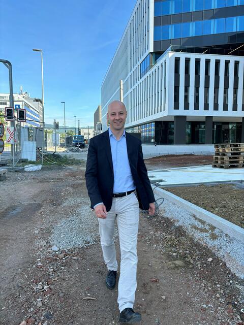 Bis Ende Mai soll die Lücke im Radweg an der Industriezeile geschlossen werden, so Vizebürgermeister Martin Hajart (ÖVP).  | Foto: Stadt Linz
