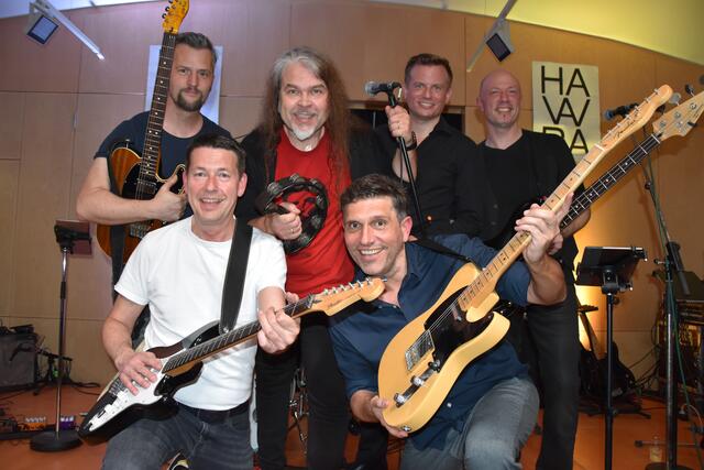 Die Hawara mit Band
