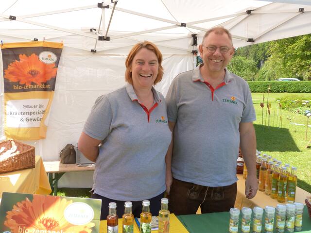 Auch Bettina und Wolfgang Zemanek vom "Bio Kräuerhof Zemanek" aus Pöllau waren dabei und sie freuten sich über die zahlreichen Besucher und Besucherinnen.
