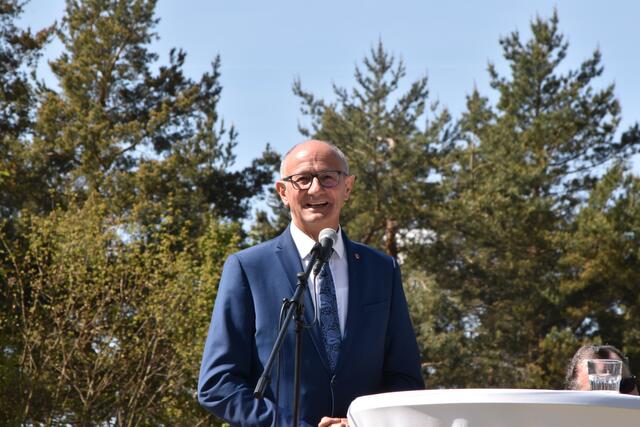 LH Anton Mattle hielt eine kurze Ansprache und bedankte sich bei allen Beteiligten für ihren Einsatz. | Foto: Kendlbacher