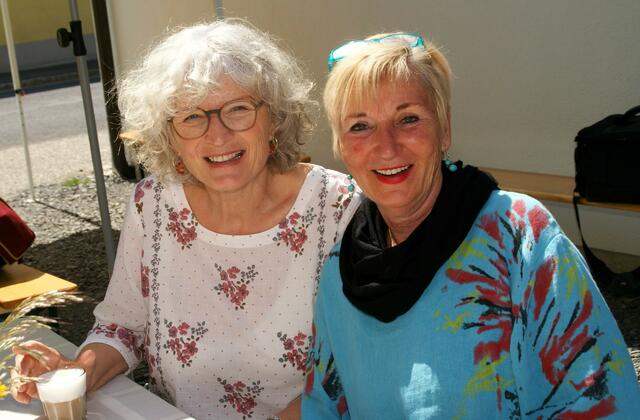 Reinhilde und Betty genossen den sonnigen Tag auf den beiden Biohöfen in Oberdrosen. | Foto: Anna Maria Kaufmann