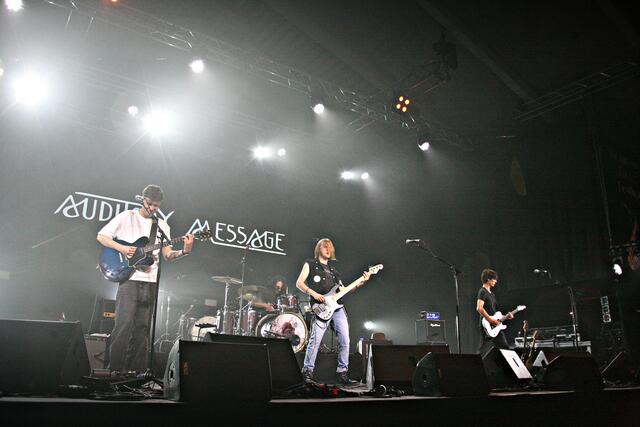 Die Lokalhelden von "Auditory Message" lieferten als erster Act des Abends eine starke Performance.