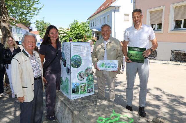 Denkmalenthüllung mit Karl Lautner (2.v.r.), Johannes Gepp und Vertretern aus Slowenien | Foto: Johann Schleich