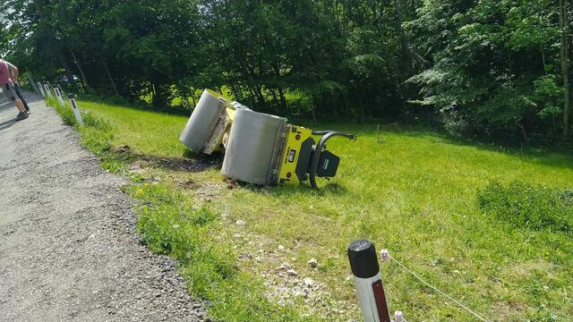 Der Fahrer der Walze blieb unverletzt. | Foto: Bfkdo / FF Sonntagberg
