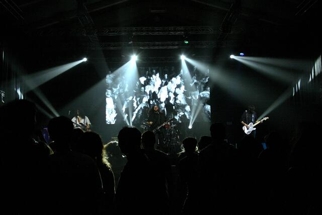 Bombastisch brachten die Innsbrucker Rocker von "Motionsick" ihre komplexen Stücke auf die Bühne.