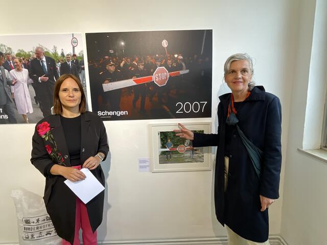 Mateja Močnik Nedok und Beatrix Vreča (r.) bei der Ausstellungseröffnung | Foto: RegionalMedien