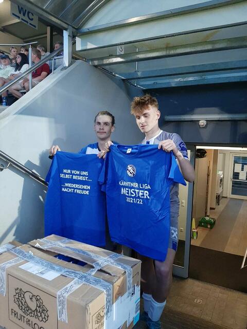 Lukas Santner(l.)  und Matteo Revelant haben es bereits gewusst. "Liga, wir sehen uns wieder".  | Foto: Tiefling/KK