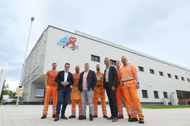 In Simmering steht ein neues und ressourcenschonendes Gebäude, das Platz für rund 250 Mitarbeiter der MA 48 bietet. | Foto: Stadt Wien/Markus Wache