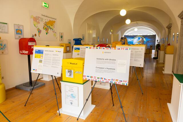 Im Post- und Telegraphenmuseum in Eisenerz werden Sonderbriefmarken aus 15 Ländern aus dem Jahr 2022 präsentiert. | Foto: Österreichische Post AG
