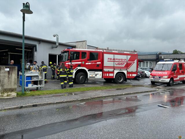 Die Feuerwehren waren in einem Ligister Industriebetrieb nach einer chemischen Reaktion im Einsatz. | Foto: FF Ligist
