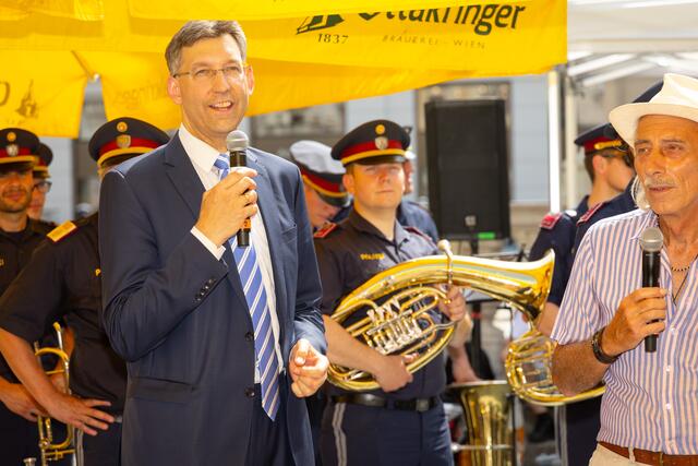 Bezirksvorsteher Markus Figl wird ebenfalls in diesem Jahr beim Nachbarschaftstag anwesend sein. Hier zu sehen beim Nachbarschaftstag 2023. | Foto: Weinwurm Fotografie