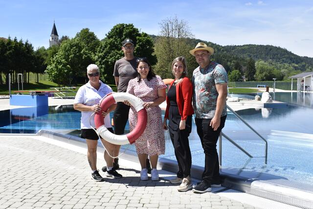 Silvia Sorger, Bademeister Jörg, Stadträtin Elisabeth Kollitsch, Yasmin Fritz-Jesse und Gemeinderat Wolfgang Miglar (von links) bei der Eröffnung | Foto: RegionalMedien