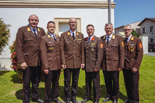 OBR Karl-Heinz Greiner, VI Michael Fuchs, Kommandant BR Roland Kleisz, BI Christian Dömötör, Landesfeuerwehrkommandant LBD Dietmar Fahrafellner und ABI Günter Ostermann. | Foto: FF Walpersbach