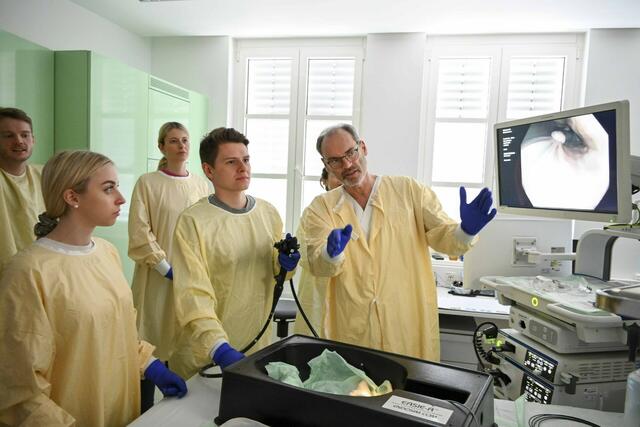 Das Polypektomie Hands-on Training im Krankenhaus der Barmherzigen Brüder Eisenstadt zieht Teilnehmer aus ganz Österreich an. | Foto: KHBB Eisenstadt