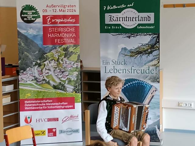Benjamin Zangerle wurde zum zweiten Mal in folge Harmonika-Staatsmeister.  | Foto: Kathrin Zangerle