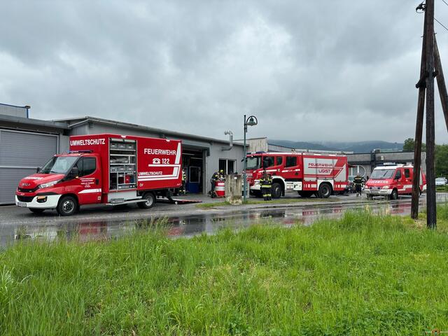 Das Gelände wurde abgesichert, zum Glück kam es zu keiner Explosion. | Foto: FF Ligist