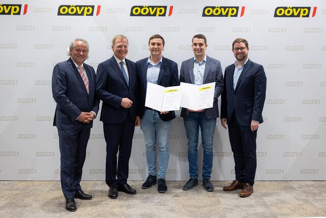 Am Bild von links Bildungsreferent Wolfgang Stanek, Landeshauptmann Thomas Stelzer, Michael Lettner, Andreas Kirchhofer und ÖVP-Landesparteisekretär Florian Hiegelsberger. | Foto: OÖVP
