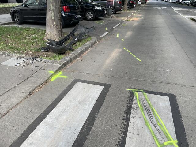 Der Motorradfahrer wurde mit seinem Fahrzeug einige Meter über die Fahrbahn geschleudert. | Foto: Johannes Reiterits/RMW