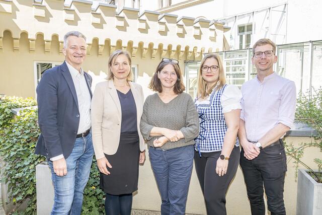 Starke Bilanz, wenig Wirtschaftskompetenz: Die Rathauskoalition mit Manfred Eber, Judith Schwentner, Elke Kahr, Daniela Schlüsselberger und Robert Krotzer. | Foto: Stadt Graz/Foto Fischer