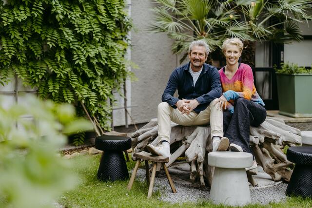 Die Unternehmer Emanuel Grasl und Aline Grasl-Gagern übernehmen die Pension Drahteselböck in Rust.  | Foto: wearegiving