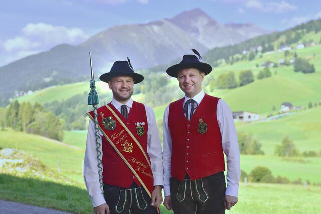 Der Kapellmeister, Johannes Lintschinger (li.), und der Obmann, Norbert Stolz (re.), vom "Musikverein "Alpenklänge Krakauebene". | Foto: Tina Brunner