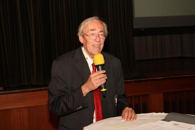 Rotkreuz-Bezirksstellenleiter Ernst Meixner begrüßte die zahlreichen Gäste in Bärnbach. | Foto: Cescutti