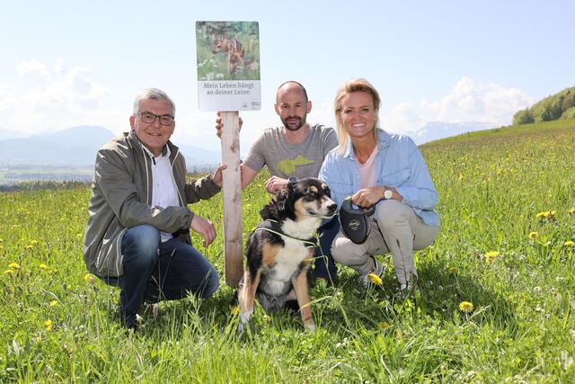 "Respektiere deine Grenzen" bitte auch im Sommer: Landesrat Josef Schwaiger, Projektleiter Christoph Burgstaller und Kampagnen-Botschafterin Alexandra Meissnitzer. (Foto: Land Salzburg / Franz Neumayr 10.5.2022) | Foto: Land Salzburg / Franz Neumayr 