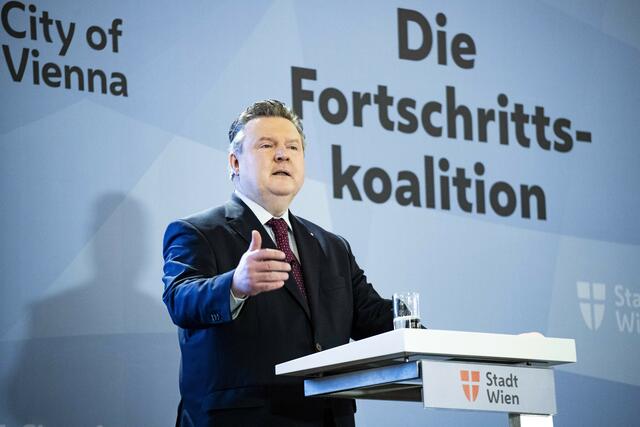Die Fortschrittskoalition aus SPÖ und Neos ist mit verschiedenen Dienstwägen unterwegs. Mit welchen genau, hat die Stadt jetzt beantwortet. (Archiv) | Foto: Tobias Steinmaurer / picturedesk.com