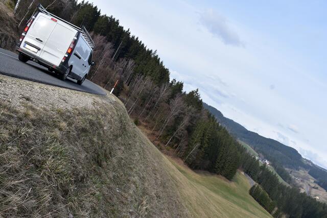 Hinterleitner Kurve nach der Hinterleitner Kreuzung. Straße Pabneukirchen Richtung  St. Georgen/Walde. | Foto: Zinterhof