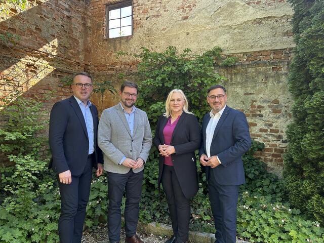 Günther Lengauer, Florian Hiegelsberger, Angelika Winzig und Klaus Mühlbacher bei ihrem Besuch in Braunau. | Foto: BRS/Latzelsberger