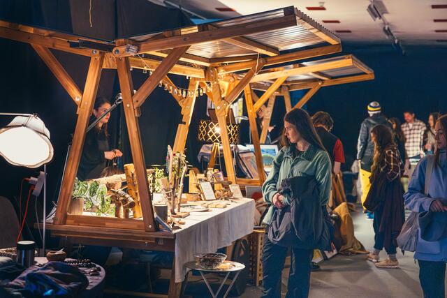 Der beliebte Flohmarkt „Nachteulenmarkt“ in der BALE. | Foto: Hans Friedrich