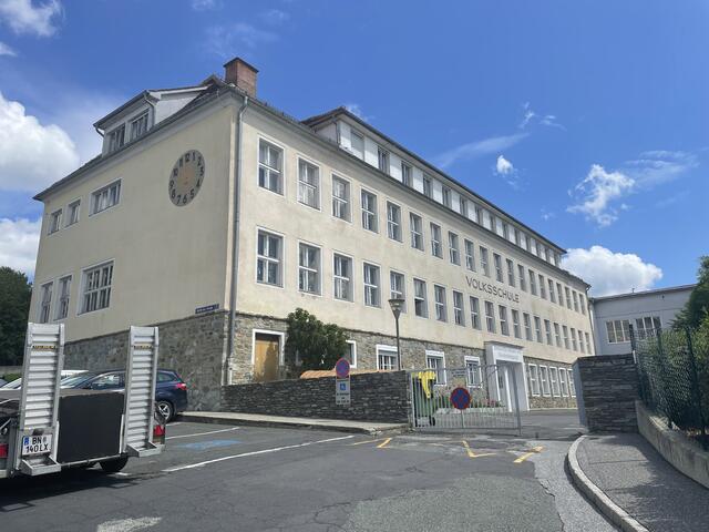 Nur noch bis Ende Juni wird in der Güssinger Volksschule unterrichtet. ÖVP und SPÖ denken an eine Nachnutzung des Gebäudes für Gesundheit und Soziales. | Foto: Elisabeth Kloiber