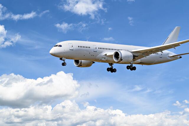 Ganz in Weiß kehrt der neue Dreamliner für die AUA heute zurück nach Wien. | Foto: Shutterstock