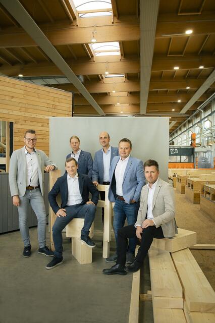 V.l.n.r.: Simon Strobl, Christian Bauer (vorne), Bernhard Pieber, Johann Harrer (Geschäftsleitung), Markus Kroisleitner, Thorsten Kappel | Foto: Doris Sporer