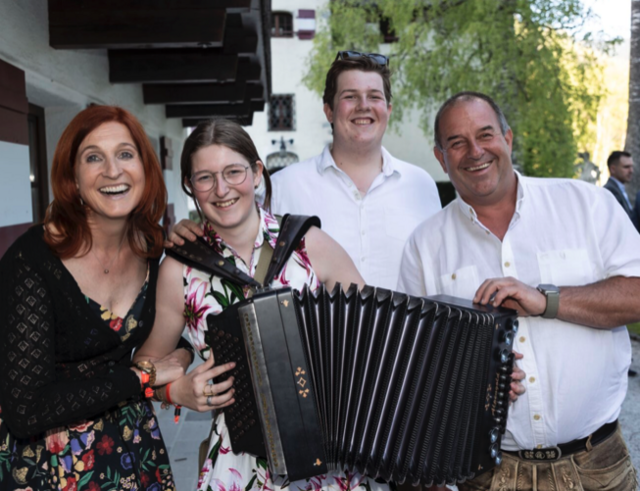 Martina &amp; Siegfried Herzog (Herzog Destillate) mit ihren Kindern | Foto: Andreas Kolarik