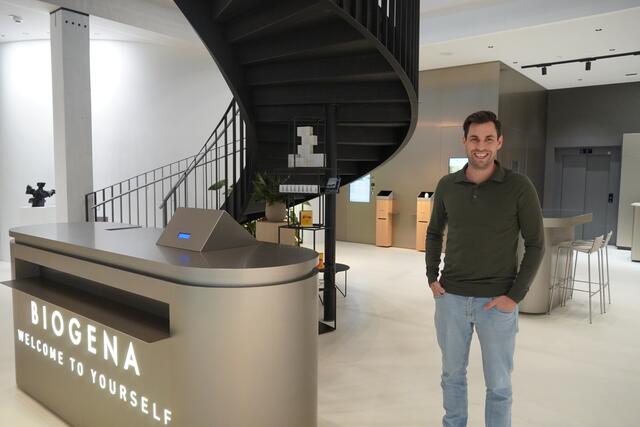 Lukas Blümel am Standort von Biogena in Koppl. | Foto: Emanuel Hasenauer