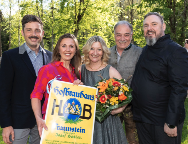 Maximilian &amp; Birgit Sailer (Hofbräuhaus Traunstein), Anette Mayer, Richard Hundhammer (Prokurist Hofbräuhaus) und Andreas Mayer   | Foto: Andreas Kolarik