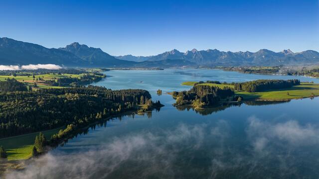 Wenn er gefüllt ist, sieht man es dem Forggensee nicht an, aber es handelt sich um einen Stausee. | Foto: Thomas Häring